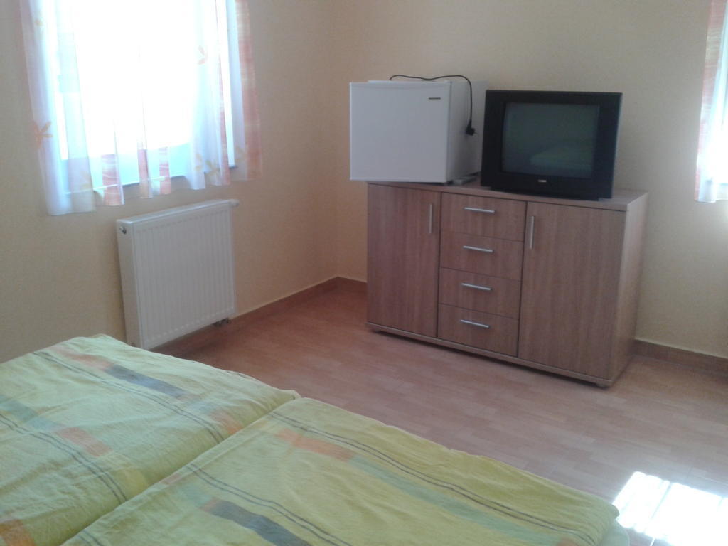 Hatarmenti Vendeghaz Zsira Oda fotoğraf